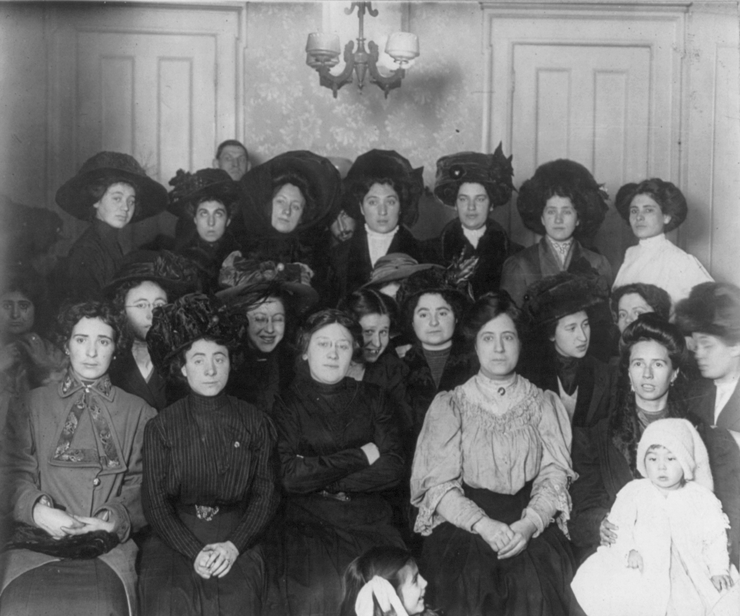 Group_of_mainly_female_shirtwaist_workers_on_strike,_in_a_room,_New_York