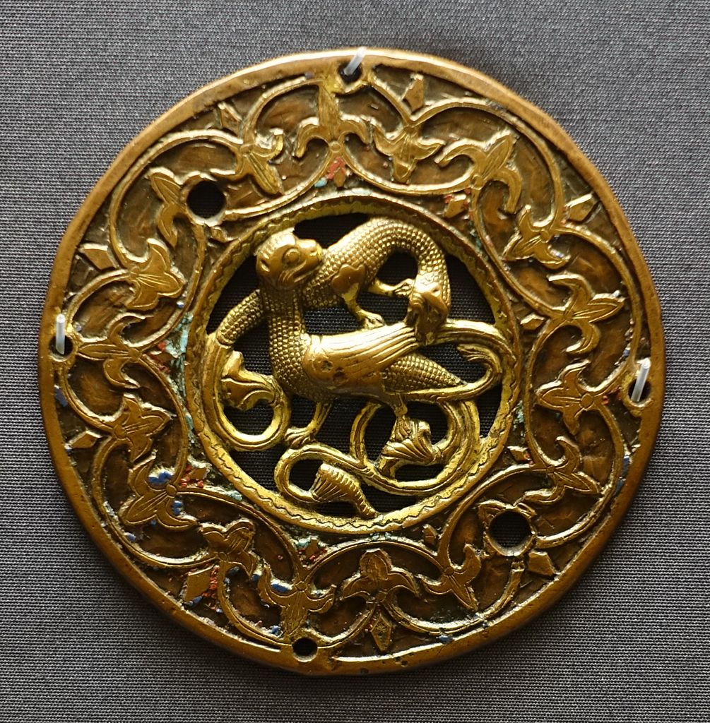 Round plaque with two fighting dragons, Limoges, 1200-1250