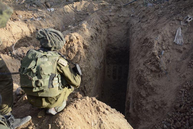 IDF soldier overlooking a Hamas-built tunnel in Gaza during Operation Protective Edge (credit: IDF, license: CC BY-SA)