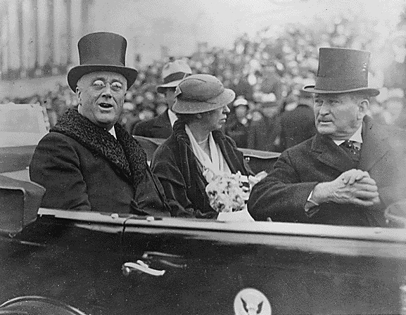 Franklin_D._Roosevelt,_Eleanor_Roosevelt,_and_Joseph_Robinson_in_Washington,_Washington,_D.C