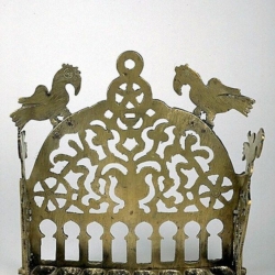 20th century Hanukkah lamp from Tunisia - Musée d'Art et d'Histoire du Judaïsme (credit: Musée d'Art et d'Histoire du Judaïsme, license: CC BY-SA)