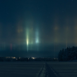 Light pillars as seen from Särkijärvi in Muonio, Lapland, Finland, 2019 January (credit: Ximonic (Simo Räsänen), license: CC BY-SA)
