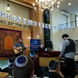 The central Day to Praise event at "HaZvi Israel" synagogue in Jerusalem, Israel, 23 April 2015. (credit: Christophe Lennard, license: CC BY-SA)